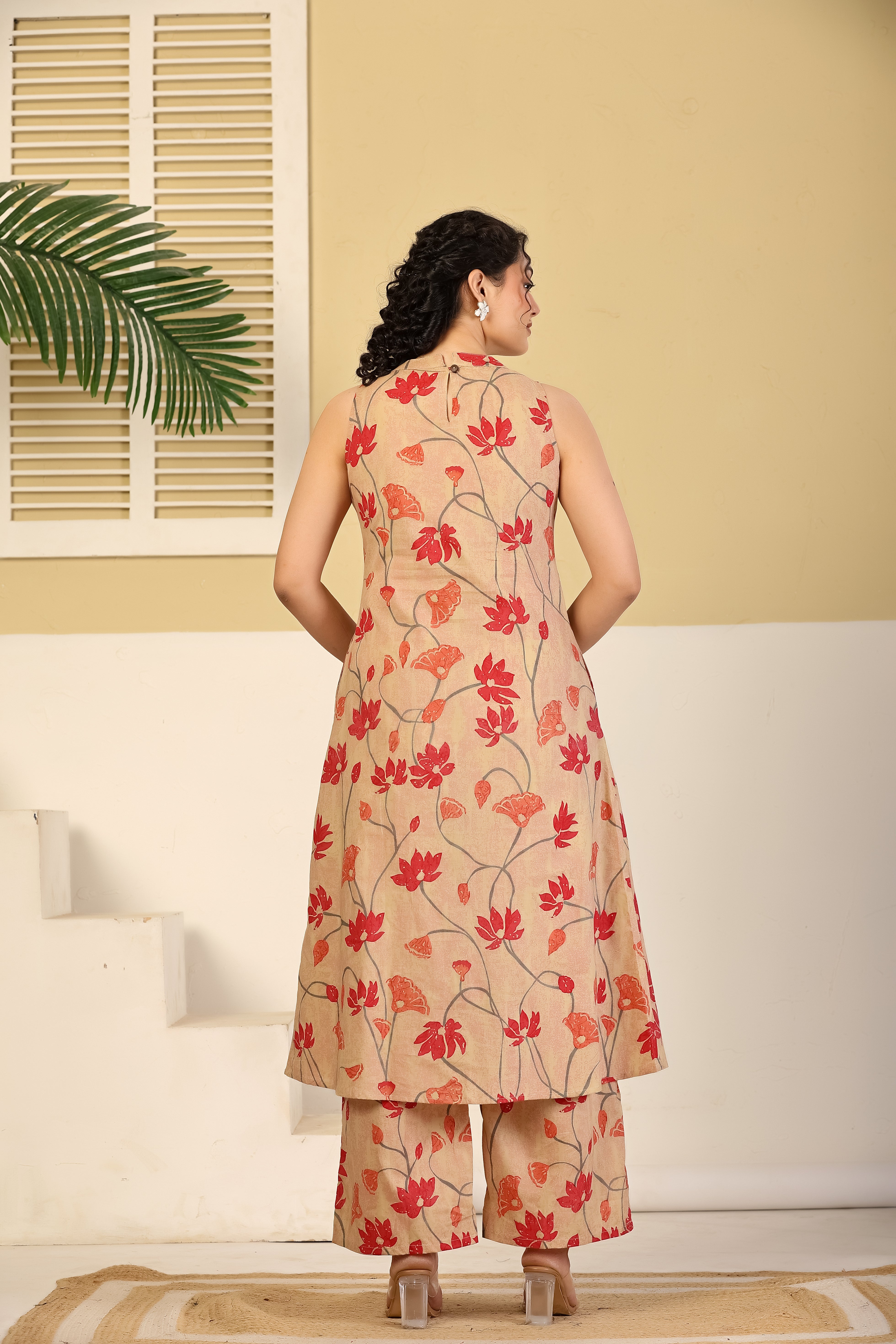 Beige Floral Vine Sleeveless Kurta & Pants Set