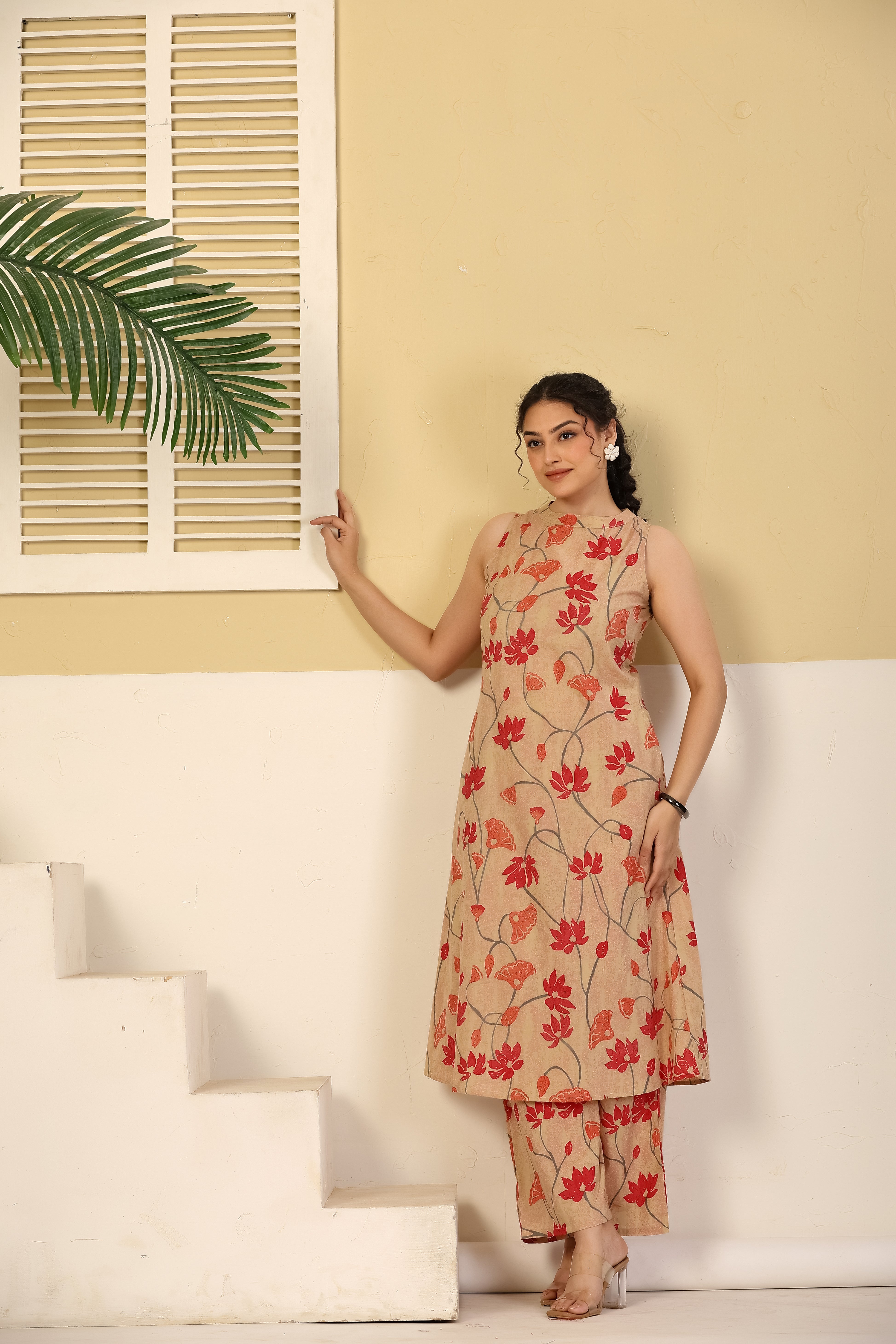 Beige Floral Vine Sleeveless Kurta & Pants Set