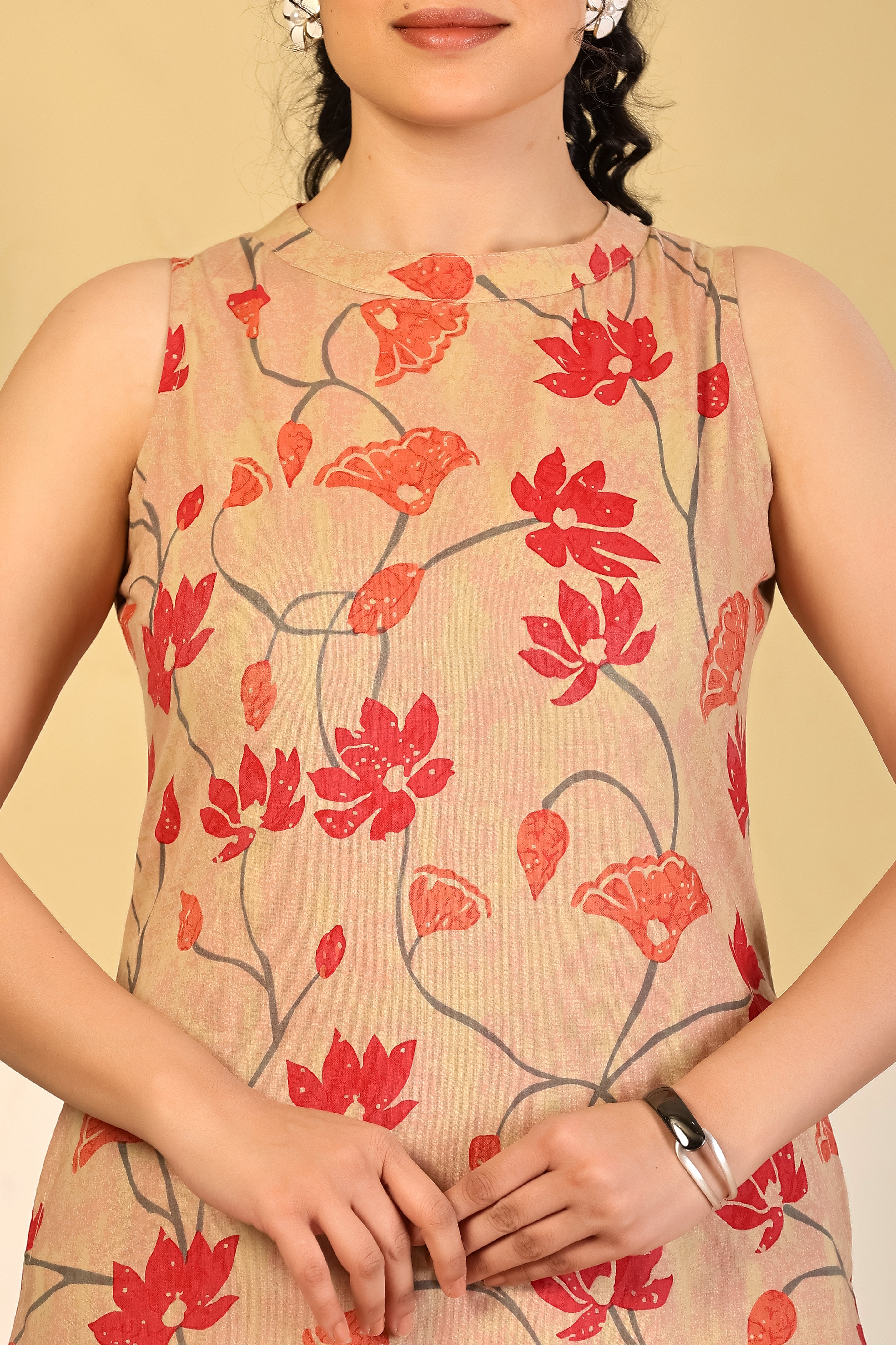 Beige Floral Vine Sleeveless Kurta & Pants Set