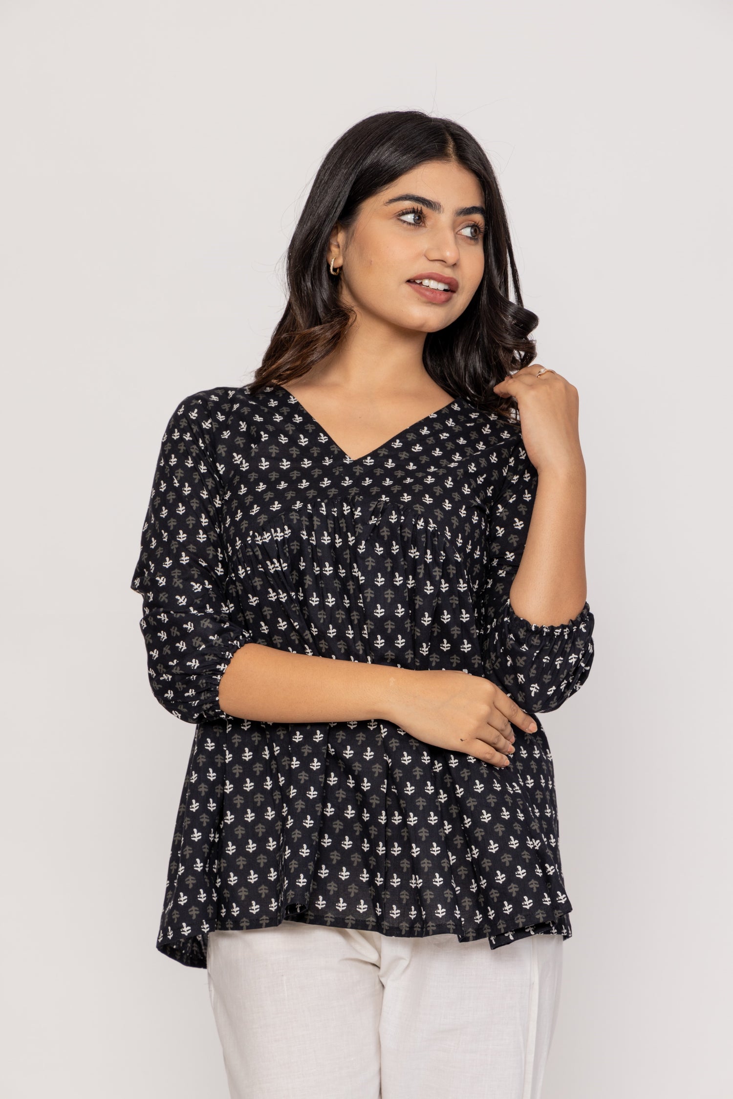 Women's Pure Cotton Floral Print Black Top, Latest Trendy Short Tunic Tops  For Girls at Rs 295/piece, Chanderi Tunic in Jaipur