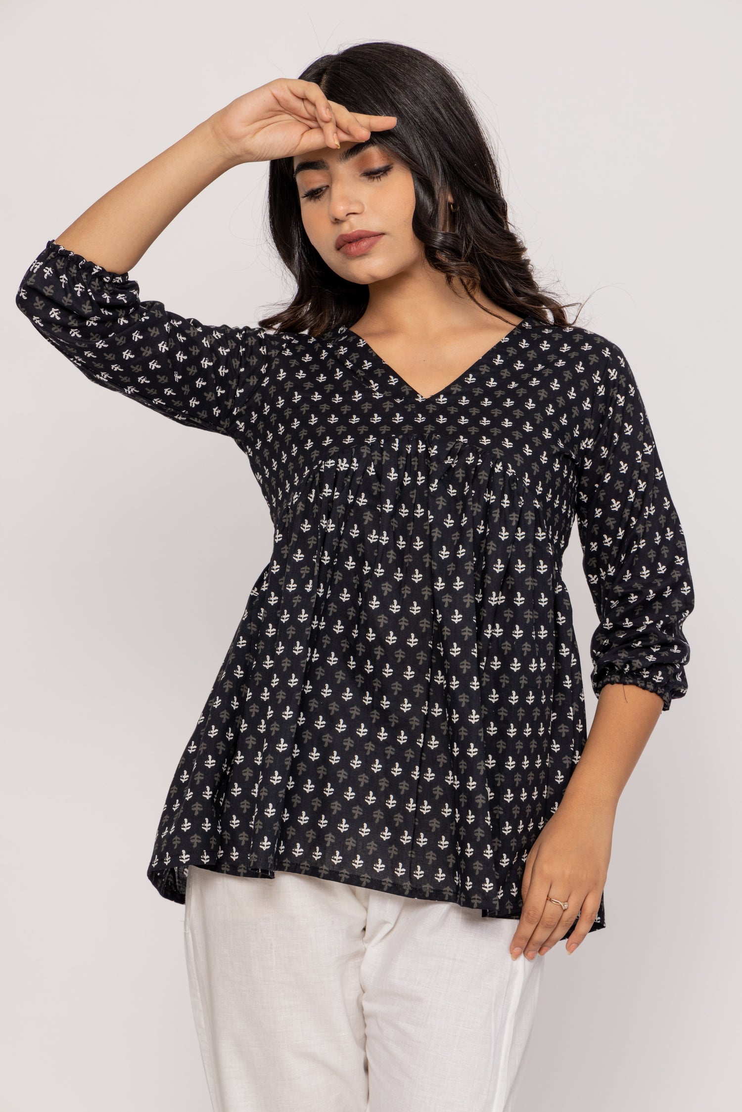 Women's Pure Cotton Floral Print Black Top, Latest Trendy Short Tunic Tops  For Girls at Rs 295/piece, Chanderi Tunic in Jaipur